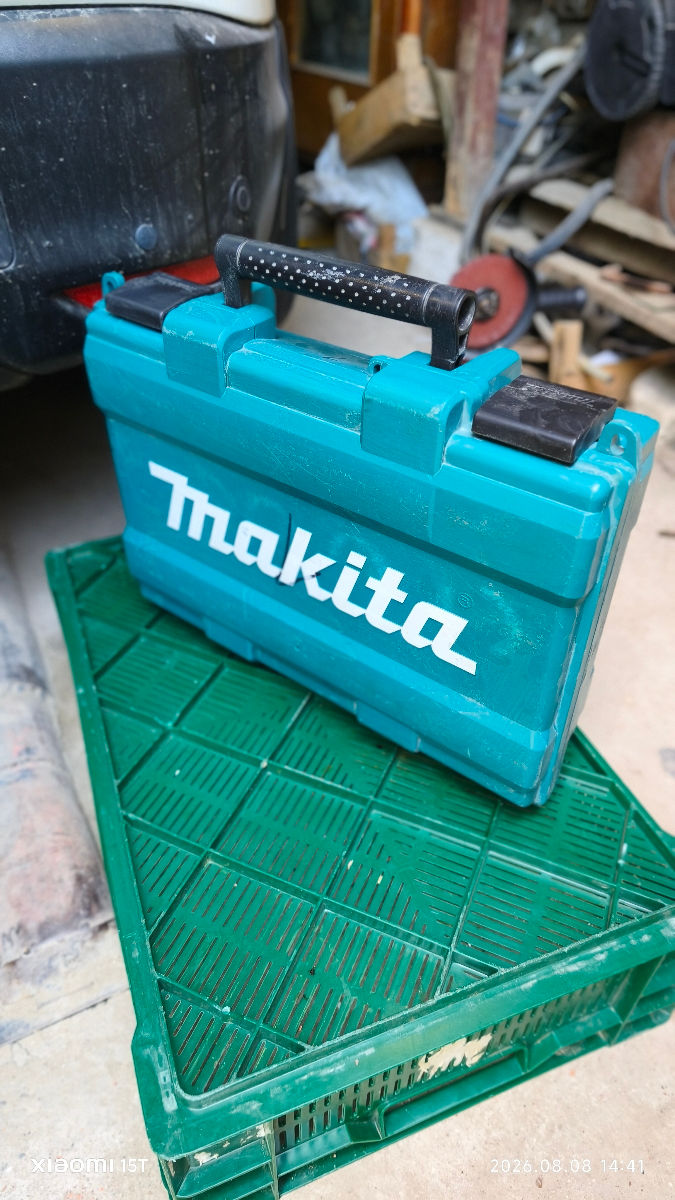Смотреть Перфоратор Makita HR2630 Фото №2